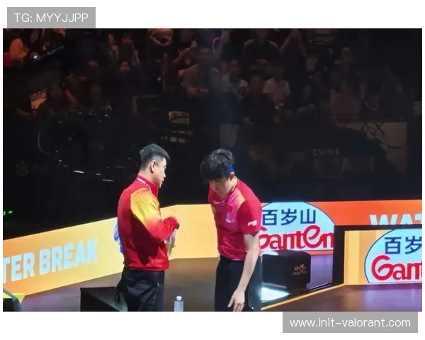 小选手决赛局顶住压力连续得分,教练场边激动鼓掌